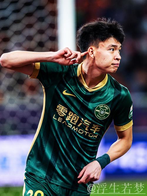 王钰栋:获最佳新人是运气好。留洋?保密! 王钰栋:获最佳新人是运气好。留洋?保密!