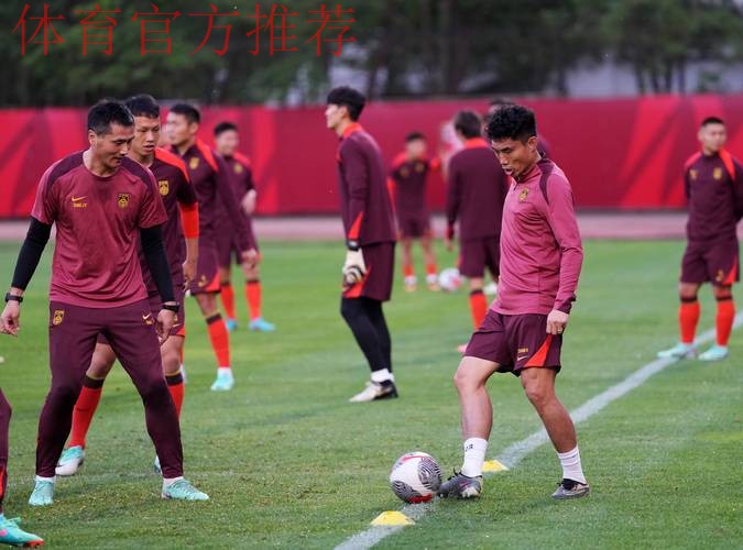 “天公作美”心态良好 国足新山积极备战 “天公作美”心态良好 国足新山积极备战